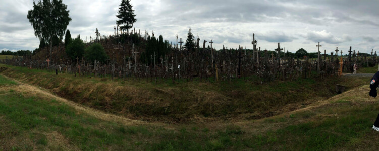 Traveleus - Colina de las Cruces (Lituania)